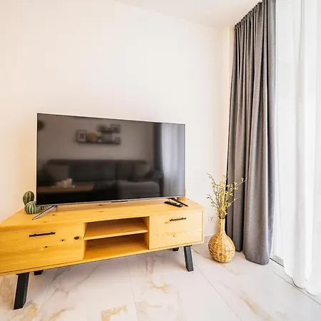 Skyview Apartament *