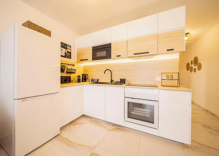 Skyview Apartament *